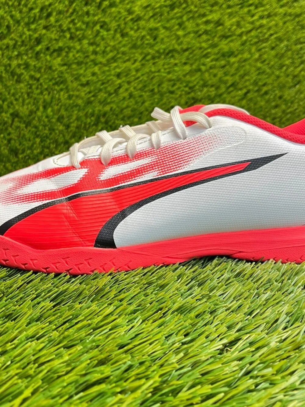 Puma Ultra Play It Mens Size 9‎ White Red Black Running Spikeless Soccer Shoes